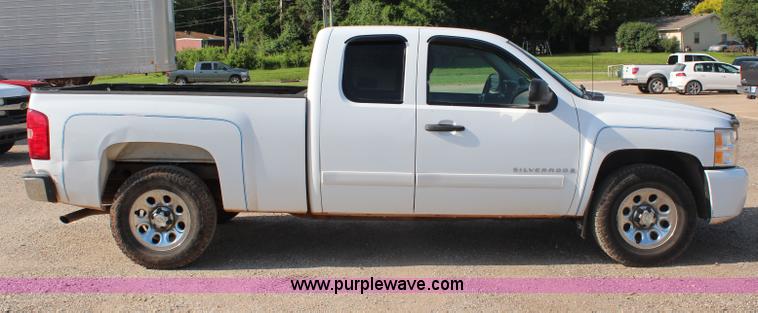 image for item J2171 2008 Chevrolet Silverado 1500 Ext. Cab pickup truck