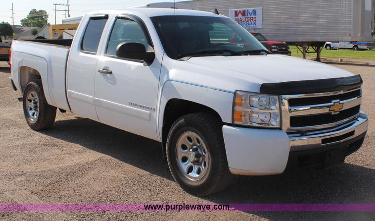 image for item J2171 2008 Chevrolet Silverado 1500 Ext. Cab pickup truck