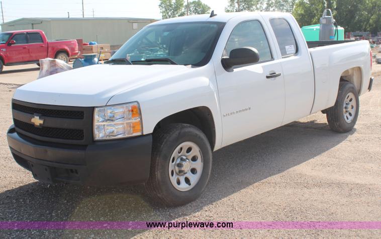 image for item J2172 2007 Chevrolet Silverado 1500 Ext. Cab pickup truck