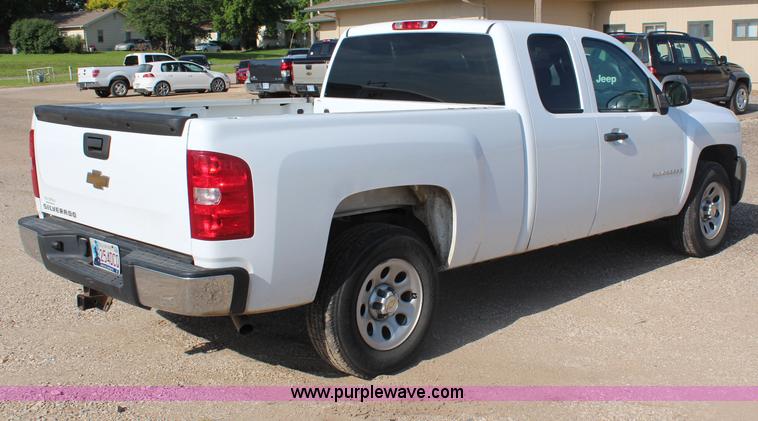 image for item J2172 2007 Chevrolet Silverado 1500 Ext. Cab pickup truck