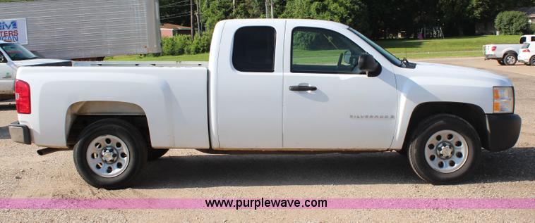 image for item J2172 2007 Chevrolet Silverado 1500 Ext. Cab pickup truck