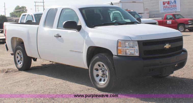 image for item J2172 2007 Chevrolet Silverado 1500 Ext. Cab pickup truck