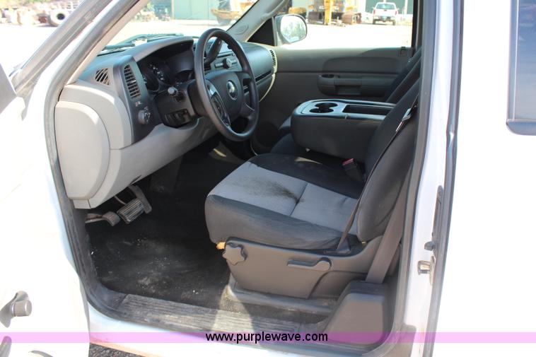 image for item J2172 2007 Chevrolet Silverado 1500 Ext. Cab pickup truck