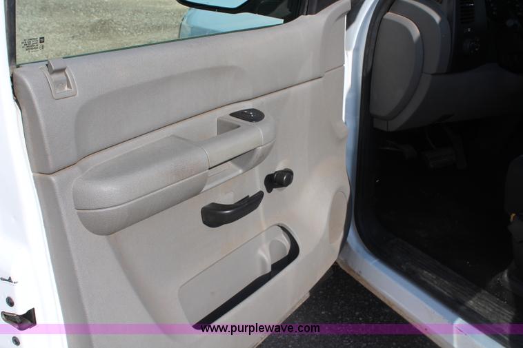 image for item J2172 2007 Chevrolet Silverado 1500 Ext. Cab pickup truck