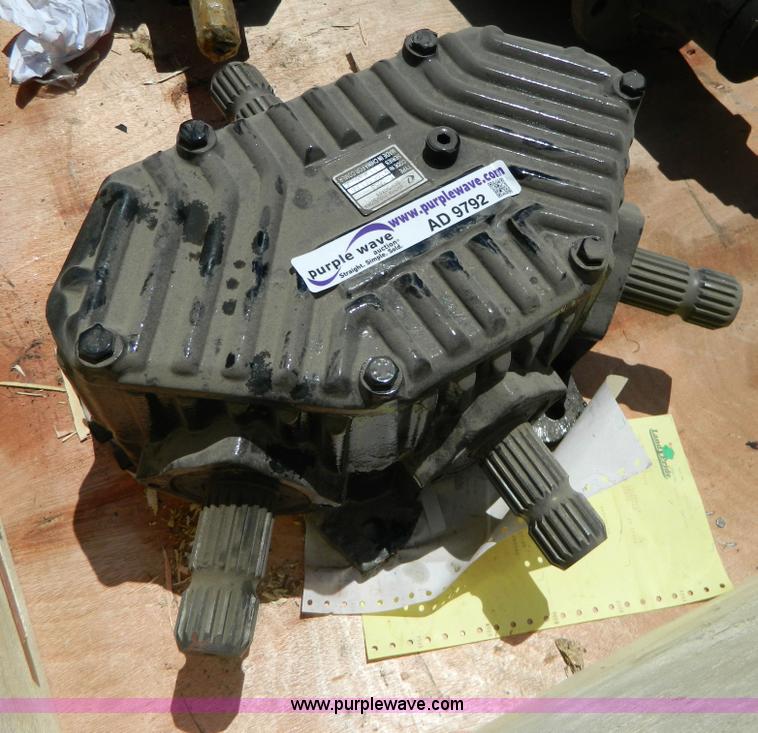 Splitter gearbox in Salina, KS Item AD9792 sold Purple Wave