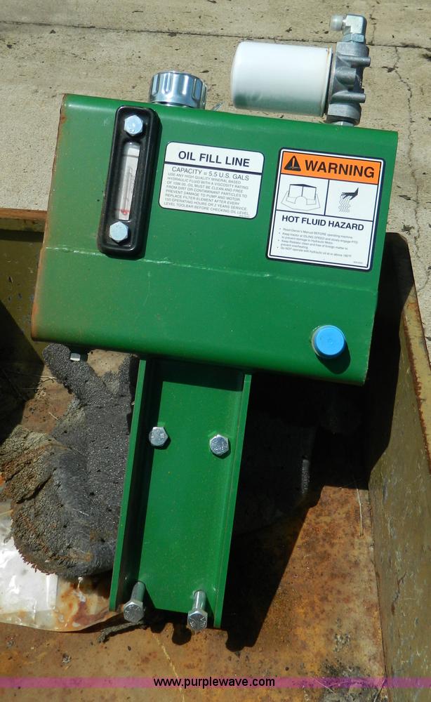 image for item AL9869 (2) oil reservoir tanks