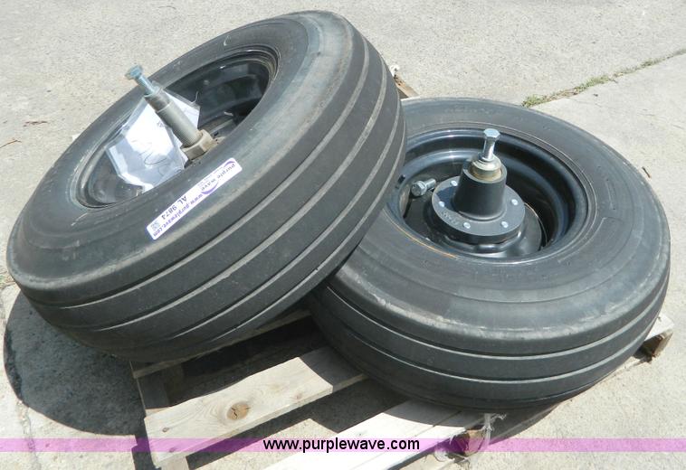 image for item AL9874 (2) 9.5L-15 flotation tires and wheels