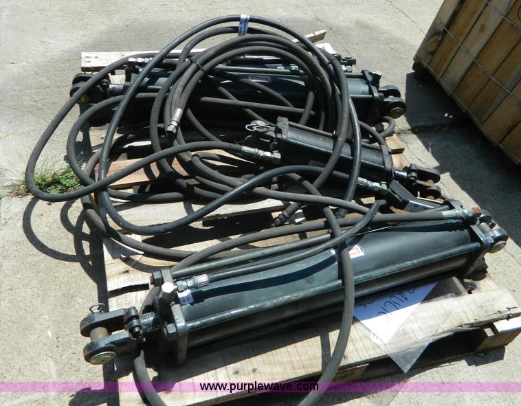 image for item AL9888 (4) hydraulic cylinders