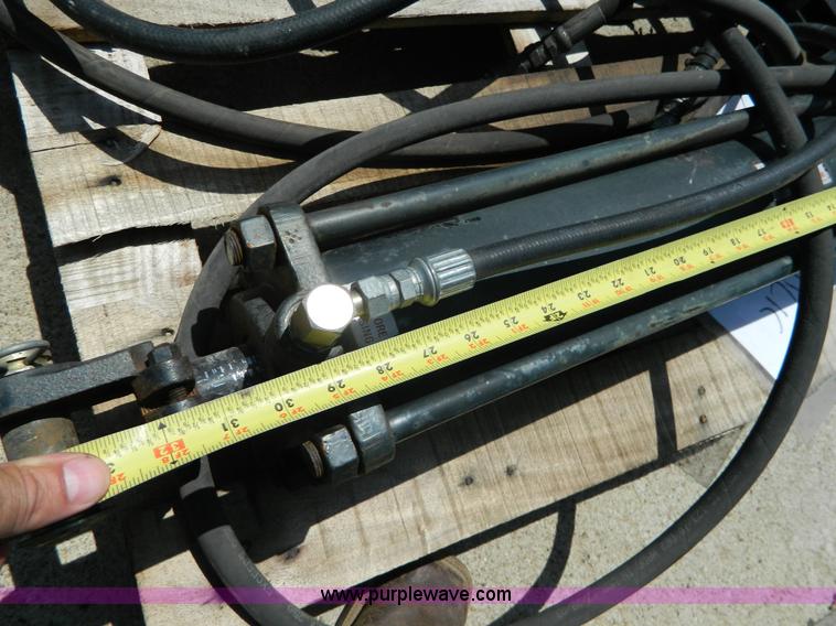 image for item AL9888 (4) hydraulic cylinders