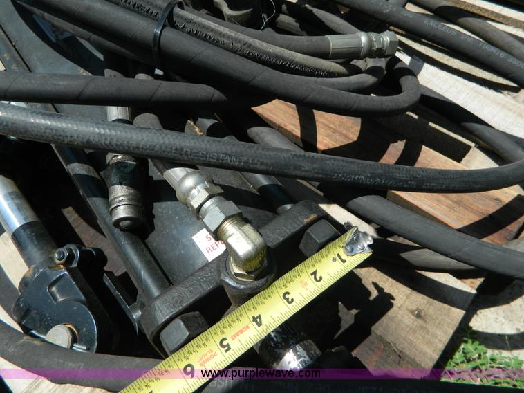 image for item AL9888 (4) hydraulic cylinders