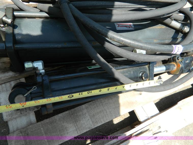 image for item AL9888 (4) hydraulic cylinders