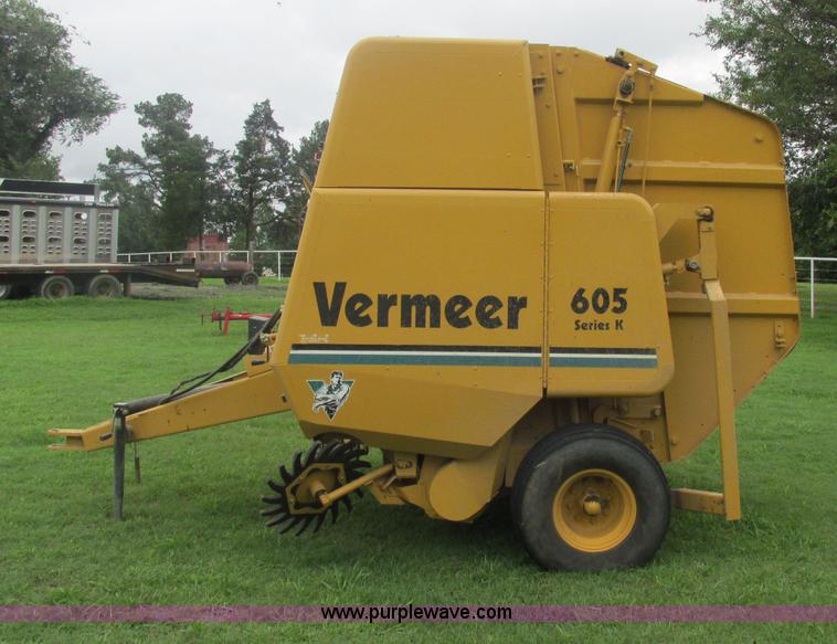 image for item B4920 1997 Vermeer 605K round baler
