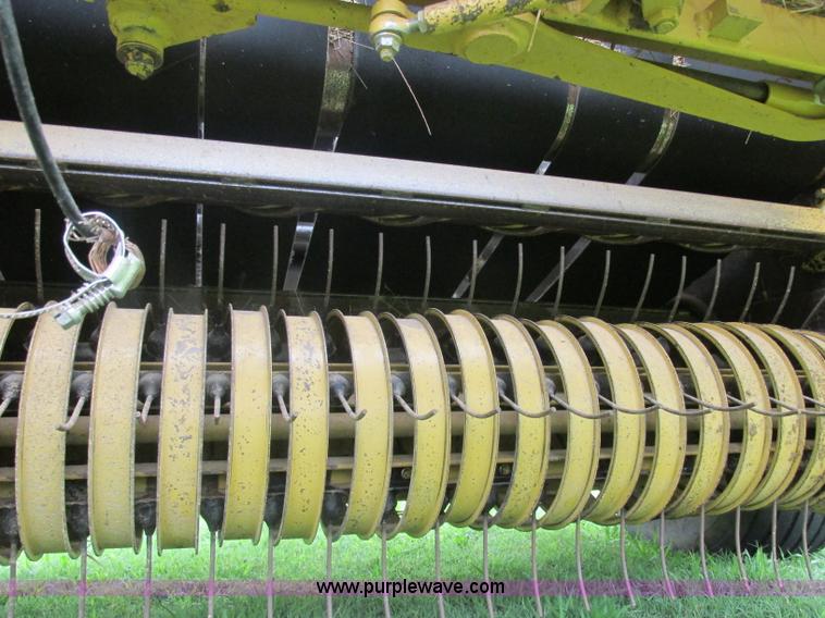 image for item B4920 1997 Vermeer 605K round baler