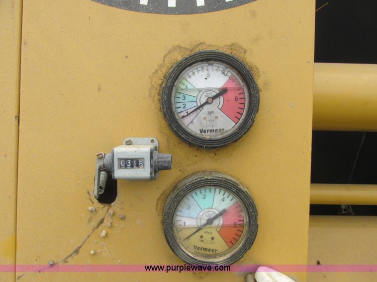 image for item B4920 1997 Vermeer 605K round baler