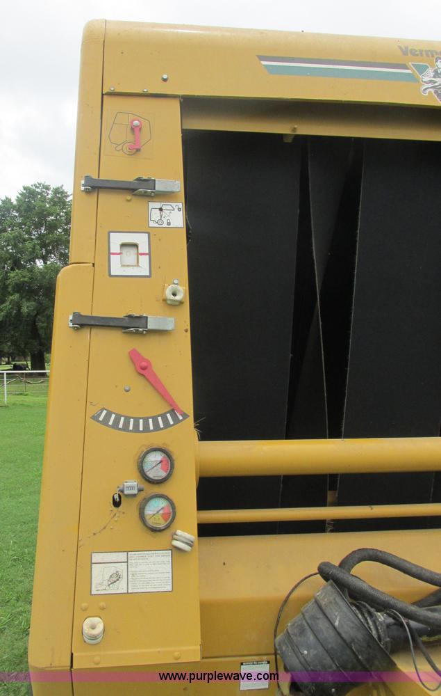 image for item B4920 1997 Vermeer 605K round baler