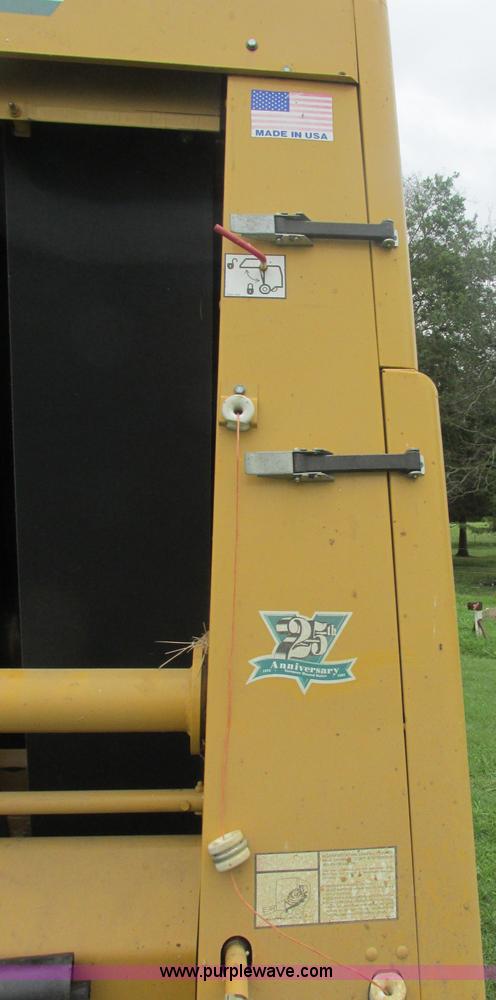 image for item B4920 1997 Vermeer 605K round baler