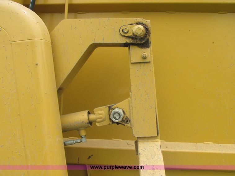 image for item B4920 1997 Vermeer 605K round baler