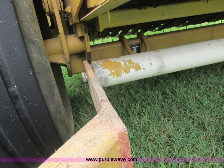 image for item B4920 1997 Vermeer 605K round baler