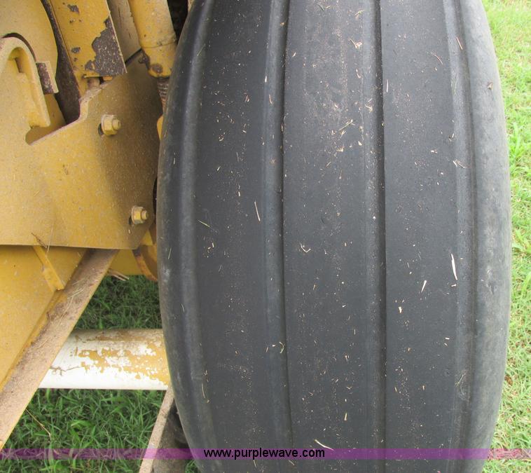 image for item B4920 1997 Vermeer 605K round baler