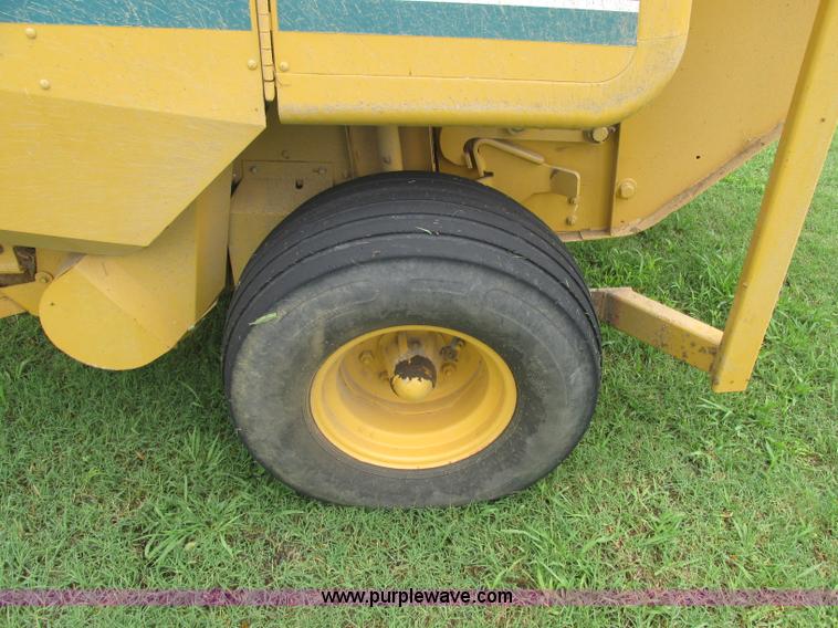 image for item B4920 1997 Vermeer 605K round baler
