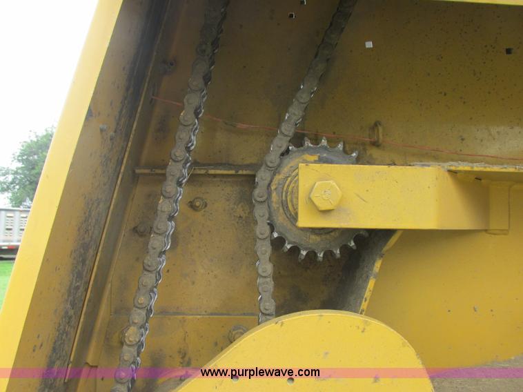 image for item B4920 1997 Vermeer 605K round baler