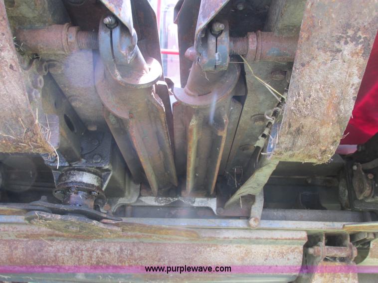 image for item B4921 2004 Cressoni 630 chopping corn head