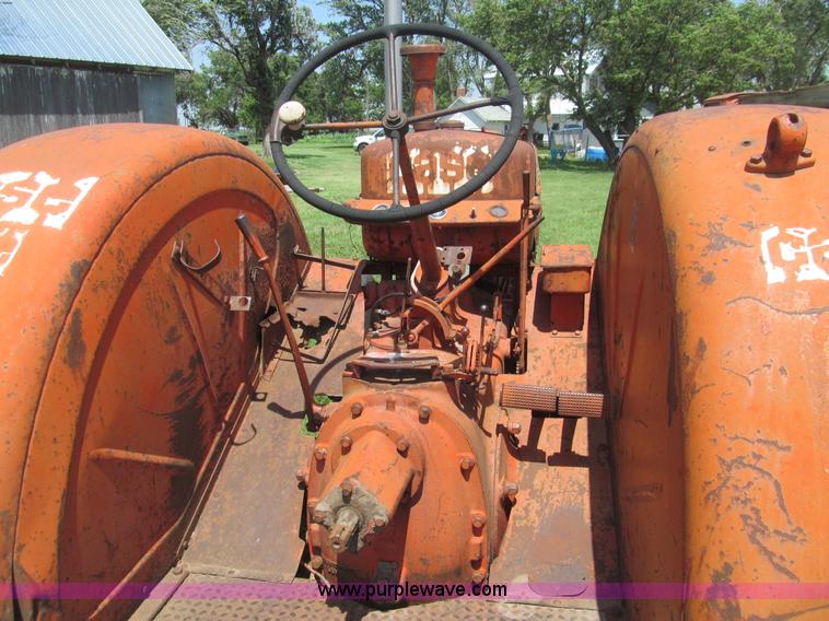 image for item BD9494 1949 Case LA tractor
