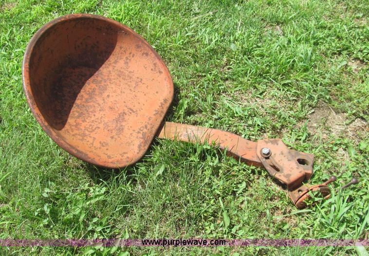 image for item BD9494 1949 Case LA tractor