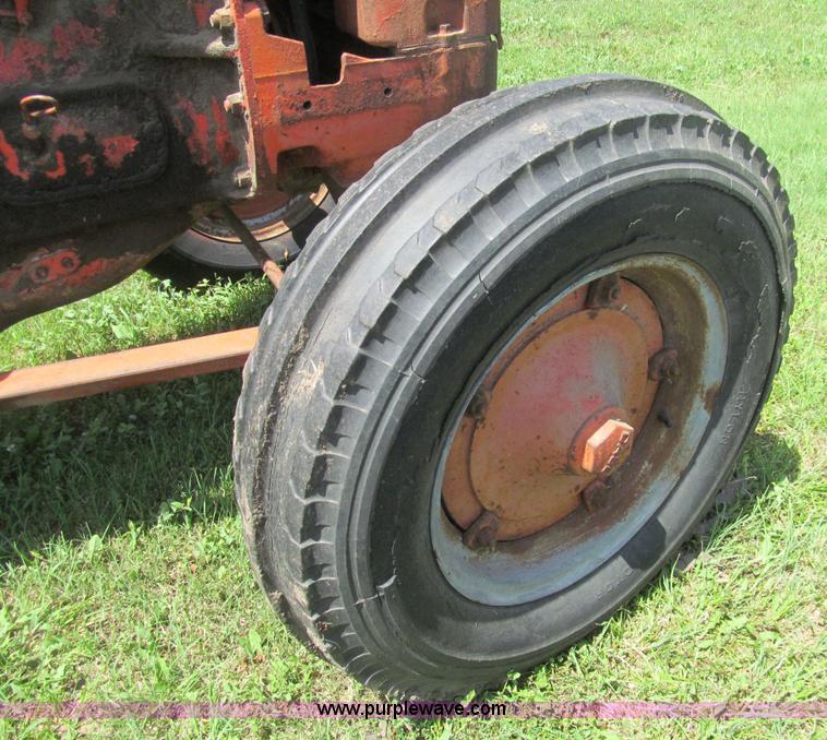 image for item BD9494 1949 Case LA tractor