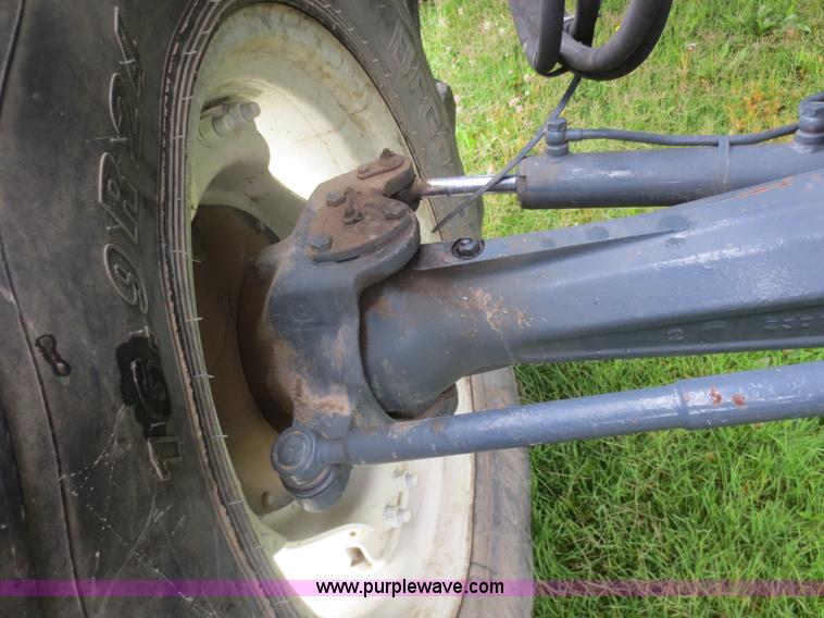 image for item D2083 1997 New Holland 7740SLE MFWD tractor