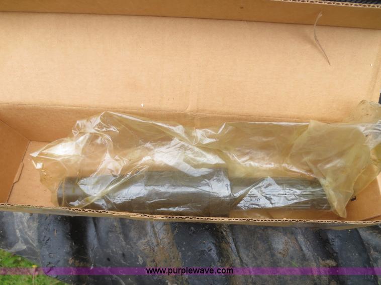 image for item D2083 1997 New Holland 7740SLE MFWD tractor