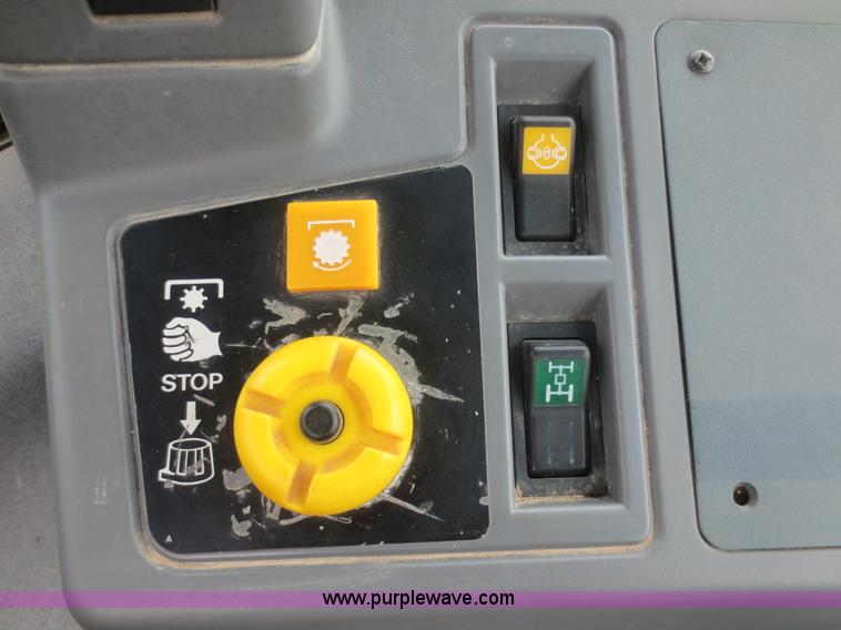 image for item D2083 1997 New Holland 7740SLE MFWD tractor