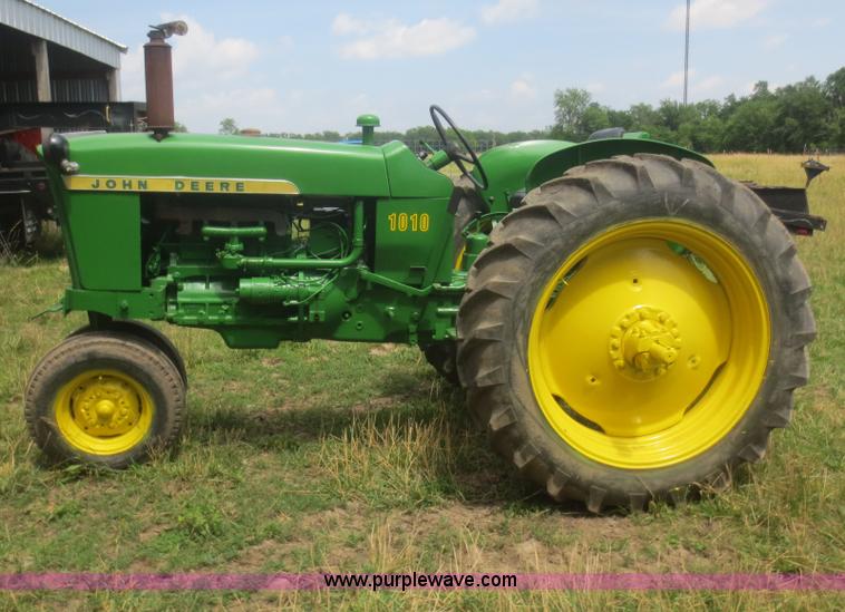 image for item D2087 John Deere 1010 tractor