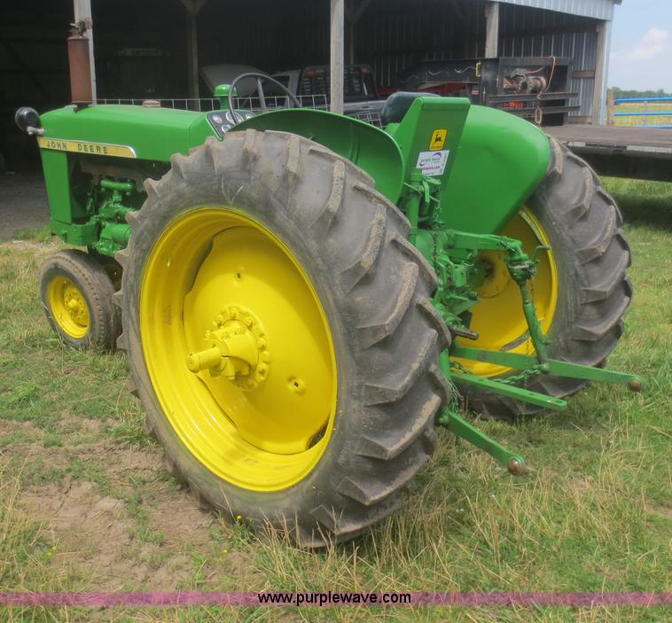 image for item D2087 John Deere 1010 tractor
