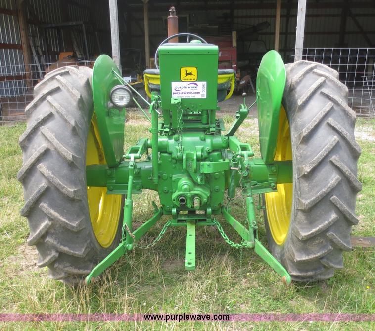 image for item D2087 John Deere 1010 tractor