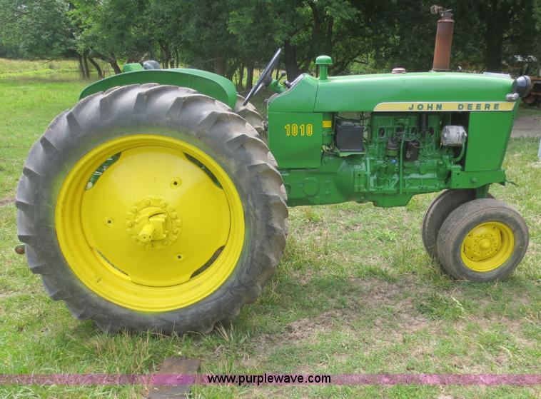 image for item D2087 John Deere 1010 tractor