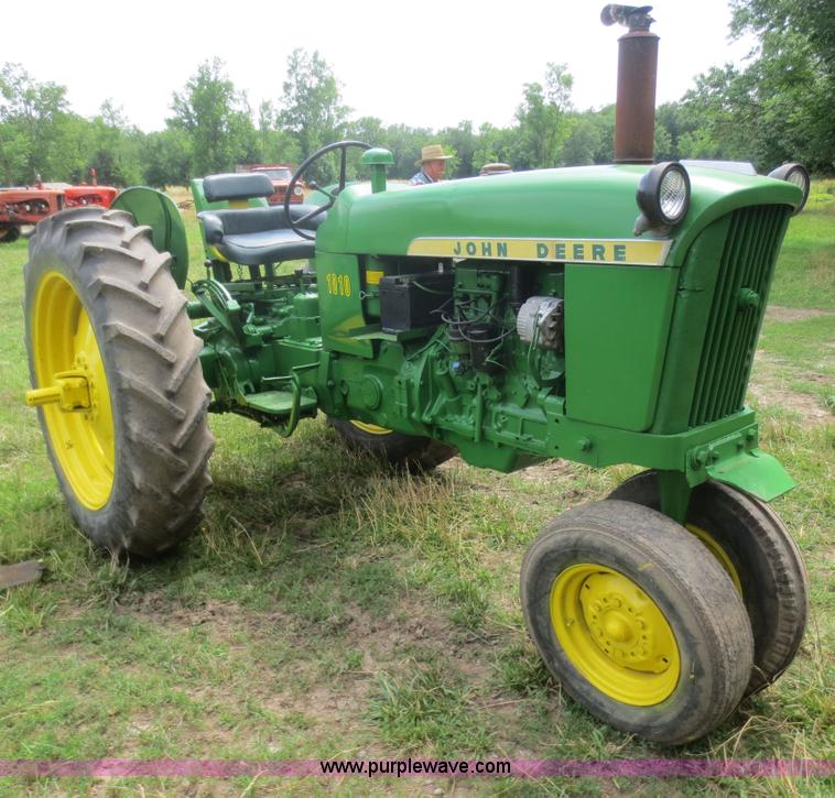 image for item D2087 John Deere 1010 tractor