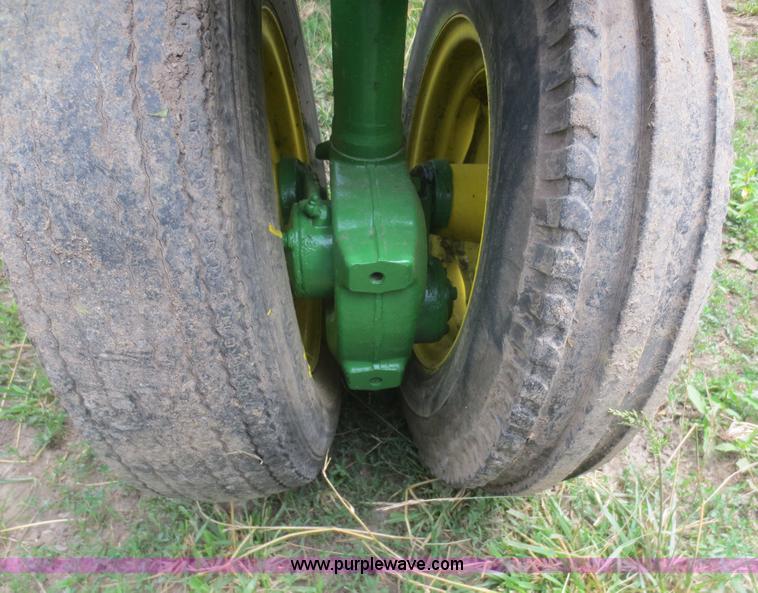 image for item D2087 John Deere 1010 tractor