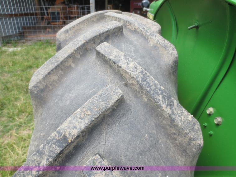 image for item D2087 John Deere 1010 tractor