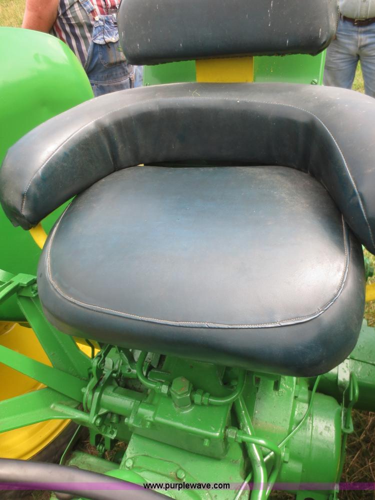 image for item D2087 John Deere 1010 tractor