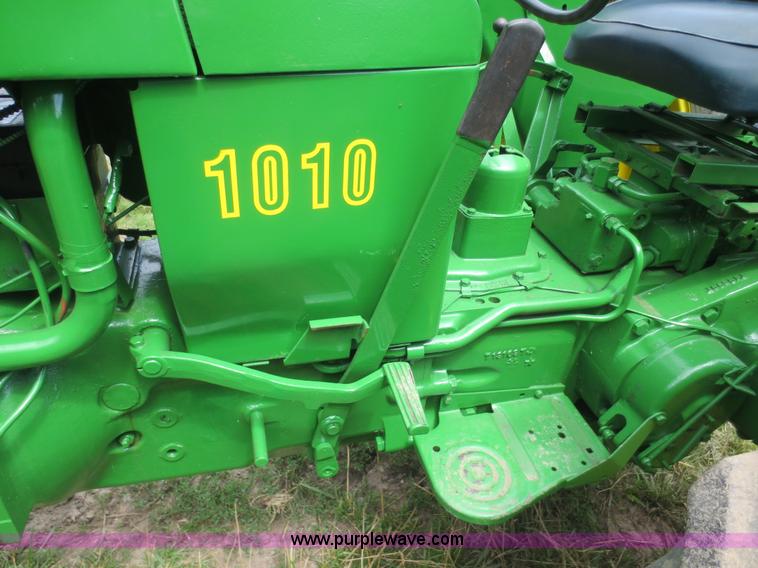 image for item D2087 John Deere 1010 tractor