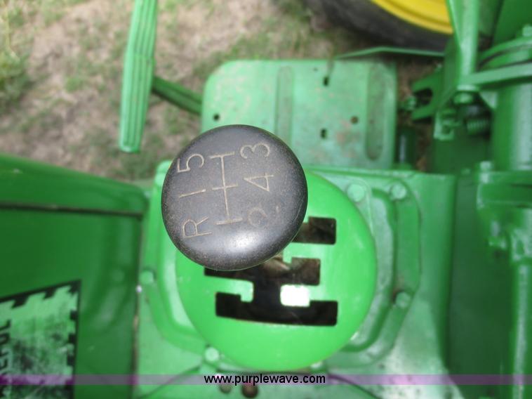 image for item D2087 John Deere 1010 tractor