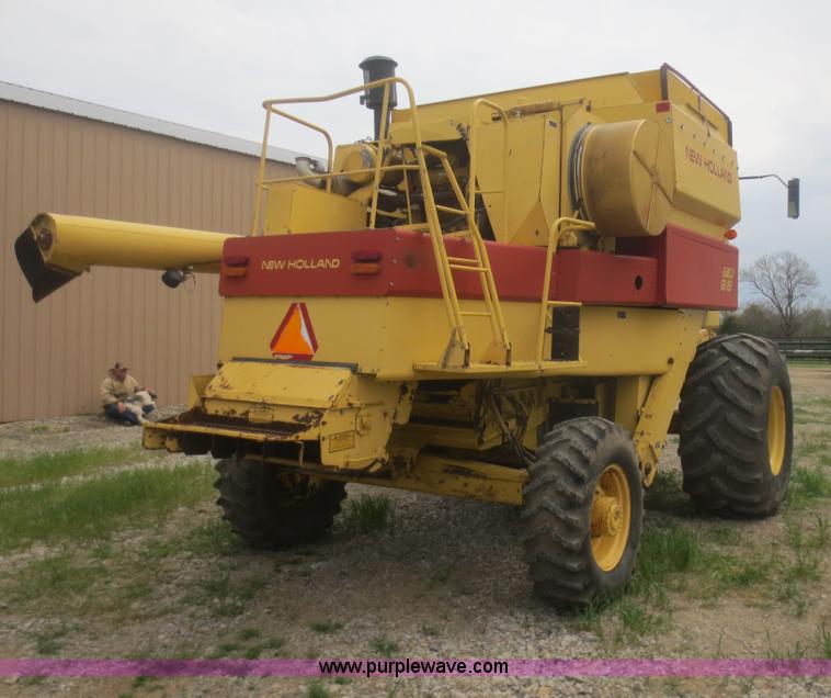 image for item F6900 1989 New Holland TR86 RWA combine