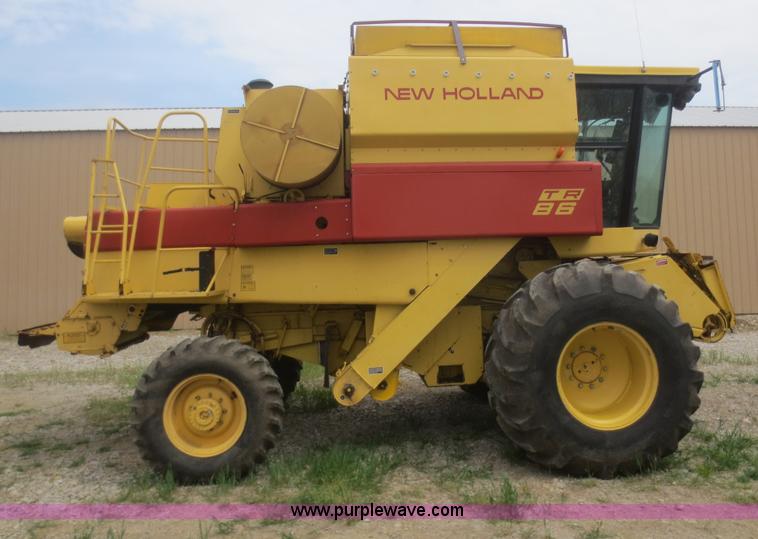 image for item F6900 1989 New Holland TR86 RWA combine
