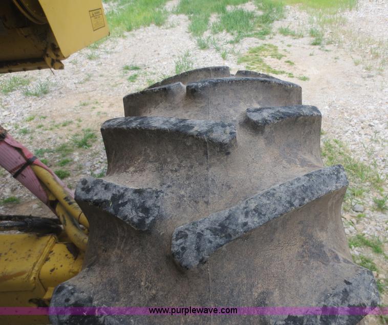 image for item F6900 1989 New Holland TR86 RWA combine