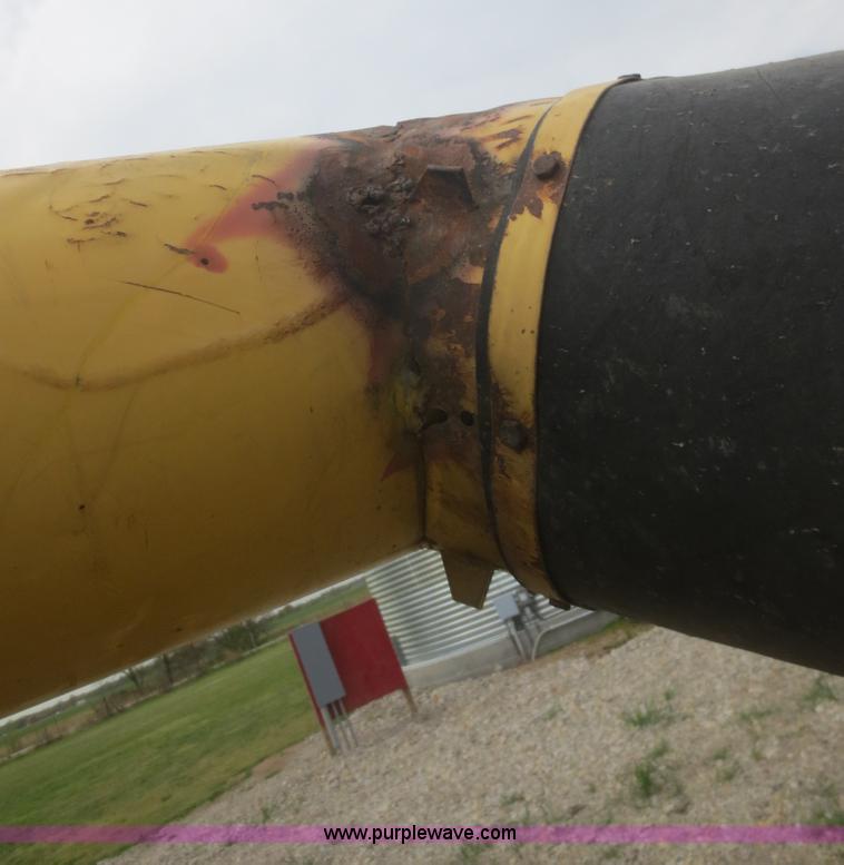 image for item F6900 1989 New Holland TR86 RWA combine