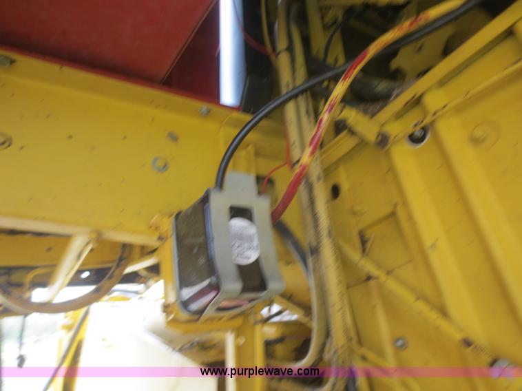 image for item F6900 1989 New Holland TR86 RWA combine