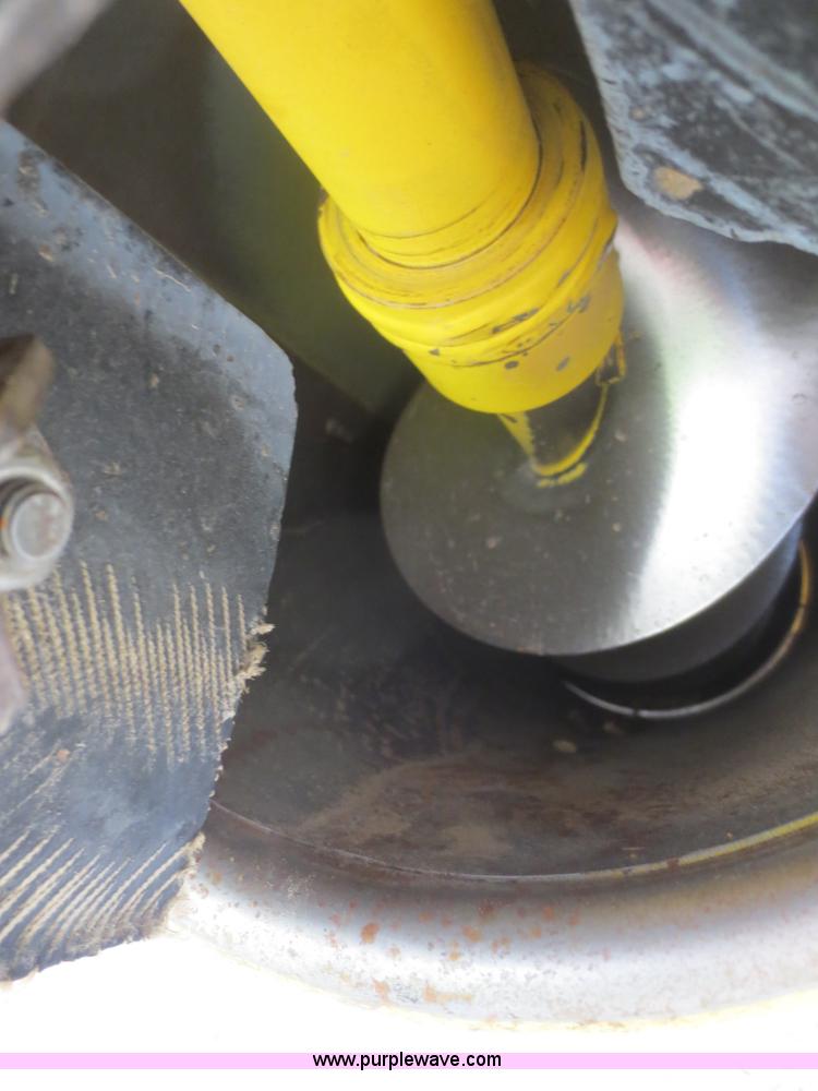 image for item F6900 1989 New Holland TR86 RWA combine