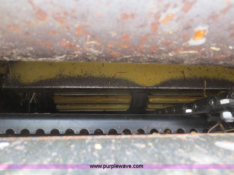 image for item F6900 1989 New Holland TR86 RWA combine