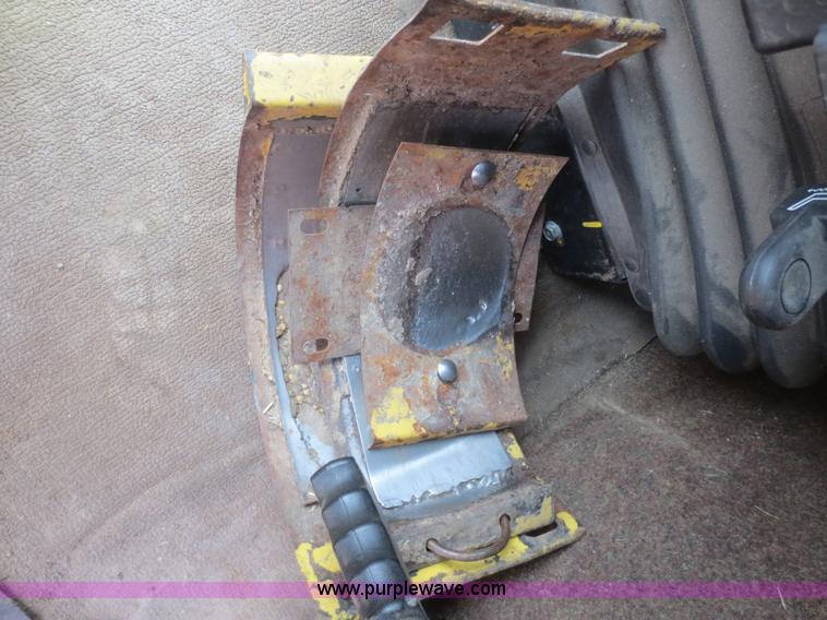 image for item F6900 1989 New Holland TR86 RWA combine